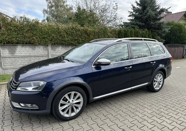 Volkswagen Passat cena 35500 przebieg: 253000, rok produkcji 2012 z Dębno małe 137